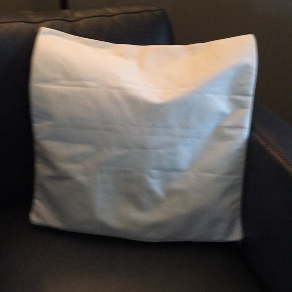 2 Pillow covers floral 20x20 - Picture 4 of 4